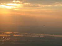 IMG 2817  Er waren veel ballonnen in de lucht, allemaal bezig met de landing