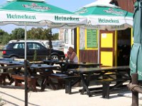 IMG 2936  en het terras.  Heineken hebben ze er wel !