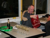 IMG 3440  Nog wat snoepwerk voor thuis, en champagne van Cees